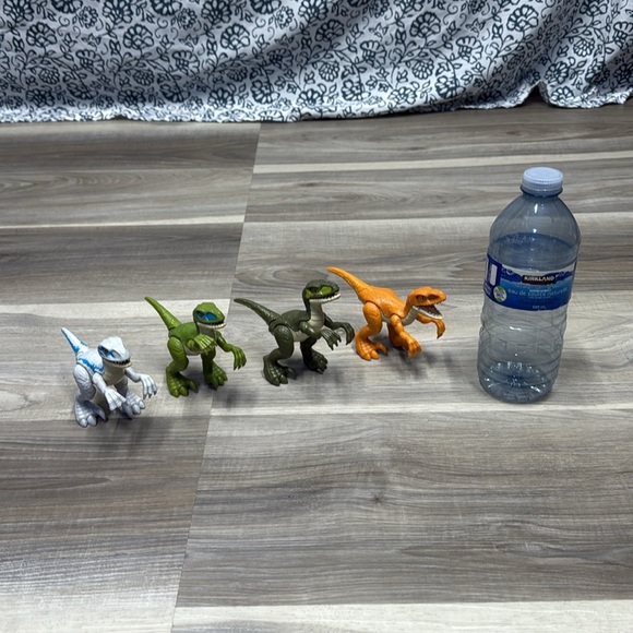🏴 Dinosaur Action Figure Set - Picture 4 of 7